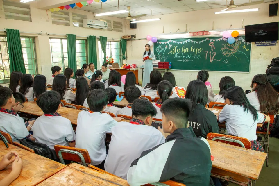 Sinh viên học tiếng Anh tại Hồ Thị Dạ Thảo